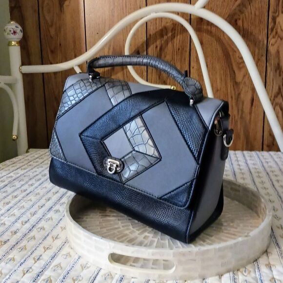 Adrienne Vittadini Designer Purse, Shoulder Bag, Crossbody Bag - Picture 12 of 16